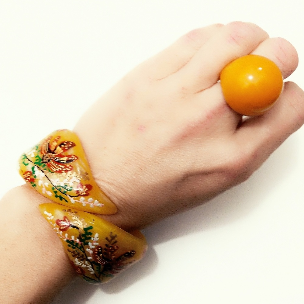 Vintage Hand-Painted & Signed Lucite Clamper Bracelet - Picture 2 of 8
